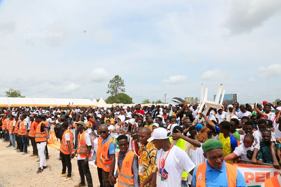 ceremonie-d-hommage-de-la-population-de-l-agneby-tiassa-au-president-alassa_vgch6m3y6q