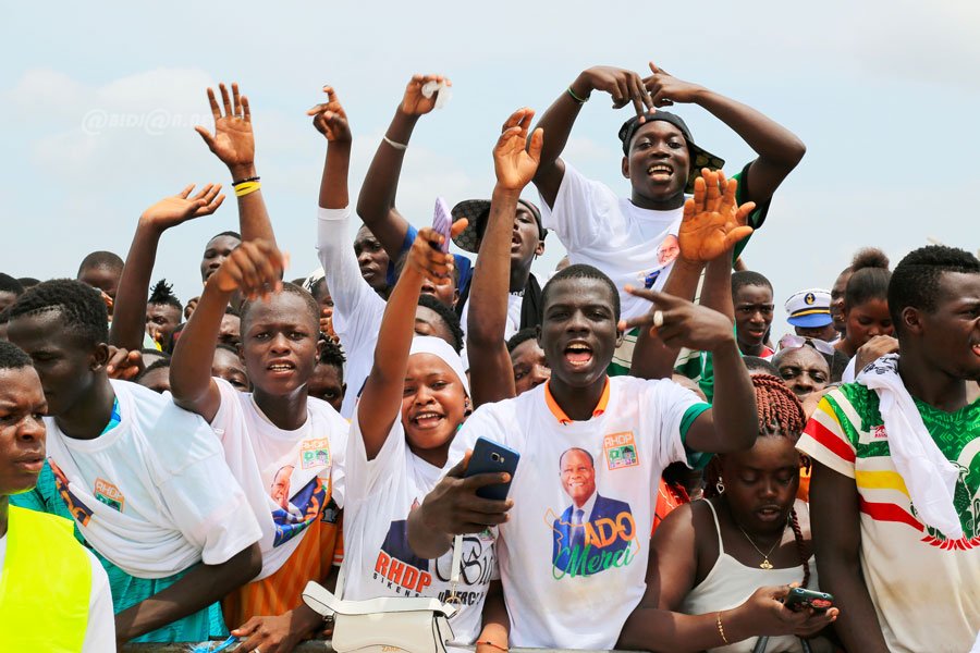 ceremonie-d-hommage-de-la-population-de-l-agneby-tiassa-au-president-alassa_z2gfdtmh94s