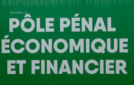 Trafic de cocaïne en Côte d’Ivoire : 13 accusés, dont le chef de la police de San Pedro, condamnés à 10 ans de prison.
