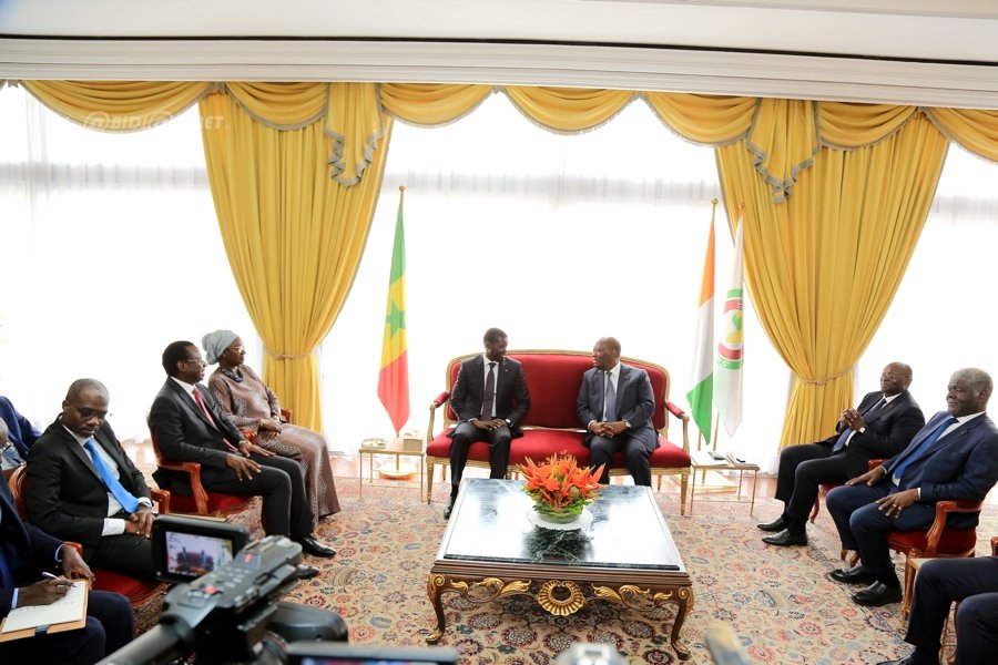 diplomatie-visite-du-travail-du-president-de-la-republique-du-senegal-bassi_75gh72aabd