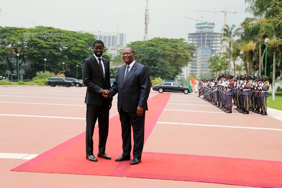 diplomatie-visite-du-travail-du-president-de-la-republique-du-senegal-bassi_i4dpr72pto