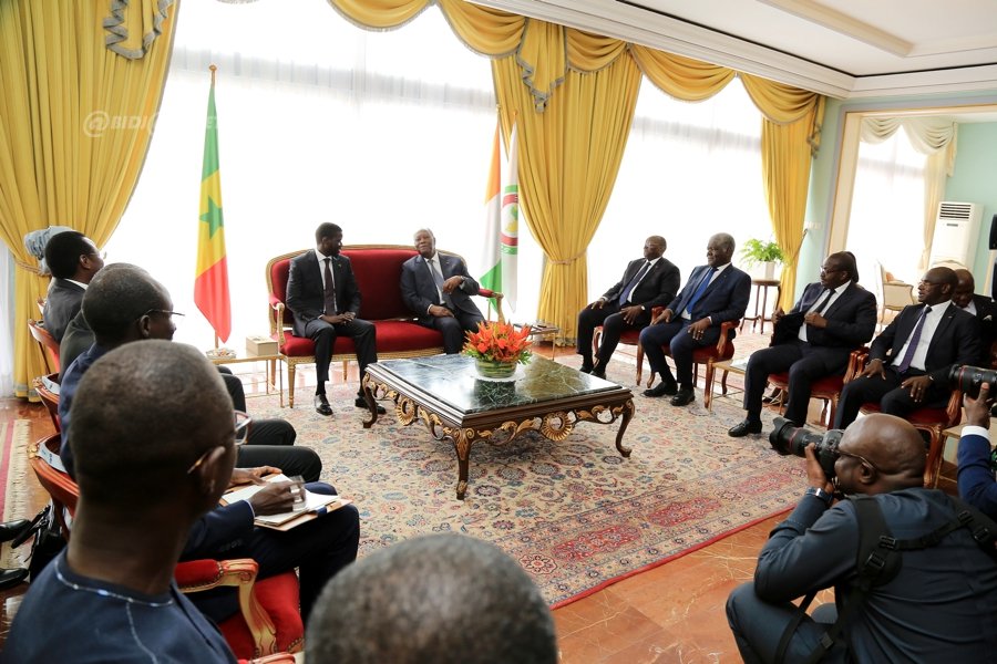 diplomatie-visite-du-travail-du-president-de-la-republique-du-senegal-bassi_i9c6cg95d87