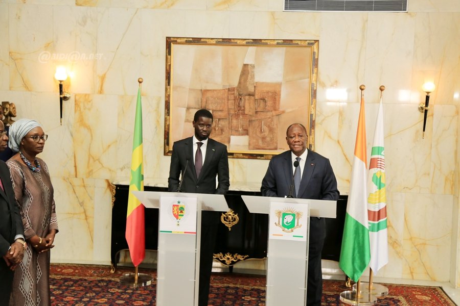 diplomatie-visite-du-travail-du-president-de-la-republique-du-senegal-bassi_vb61safrrd