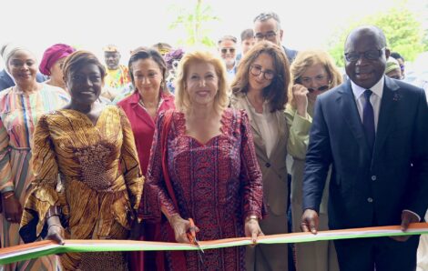 La Première Dame inaugure la Maison de vie de l’Hôpital Mère-Enfant.