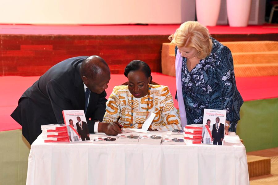 ceremonie-de-dedicace-du-livre-de-la-grande-chanceliere_3ot6kukn7f6