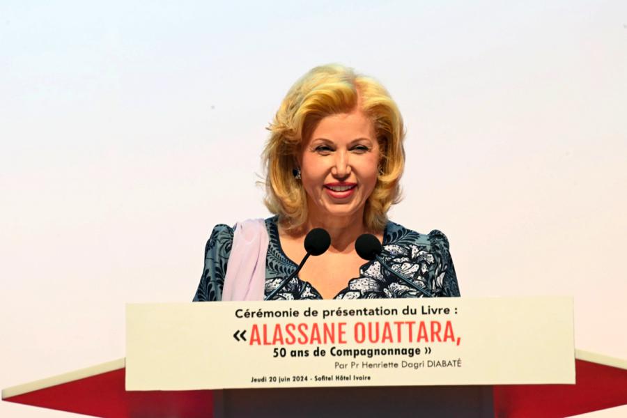 ceremonie-de-dedicace-du-livre-de-la-grande-chanceliere_gij39mzg2oh