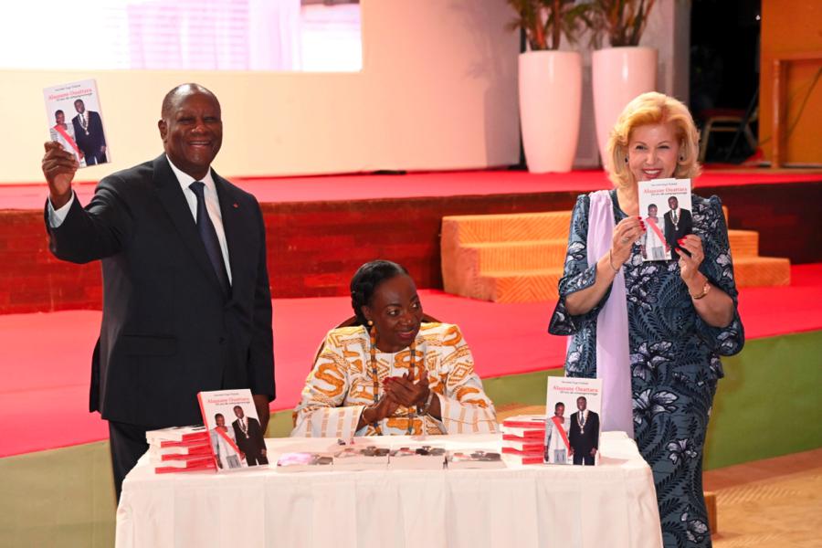 Cérémonie de dédicace du livre de la Grande Chancelière (Mme le Professeur Henriette Dagri Diabaté).