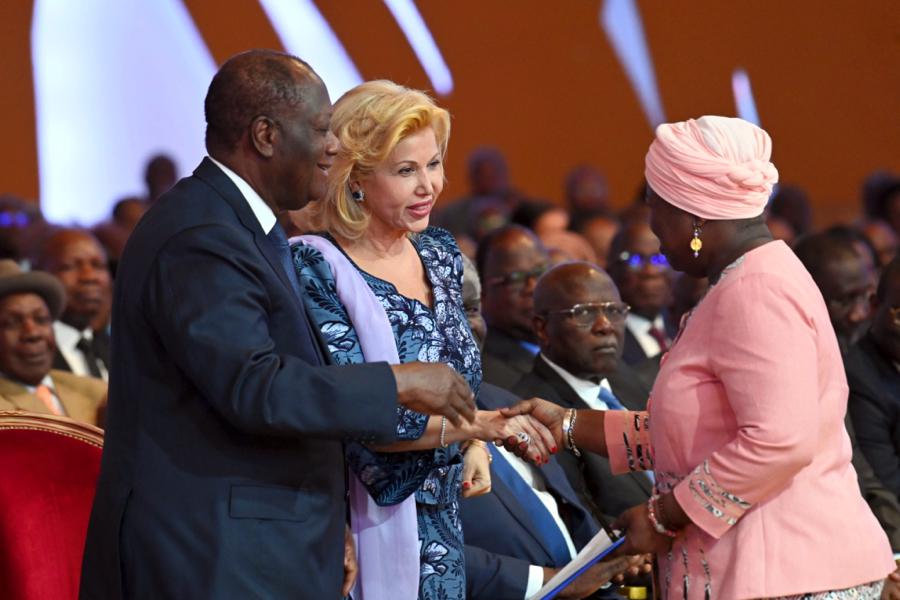 ceremonie-de-dedicace-du-livre-de-la-grande-chanceliere_rrne57lr10e