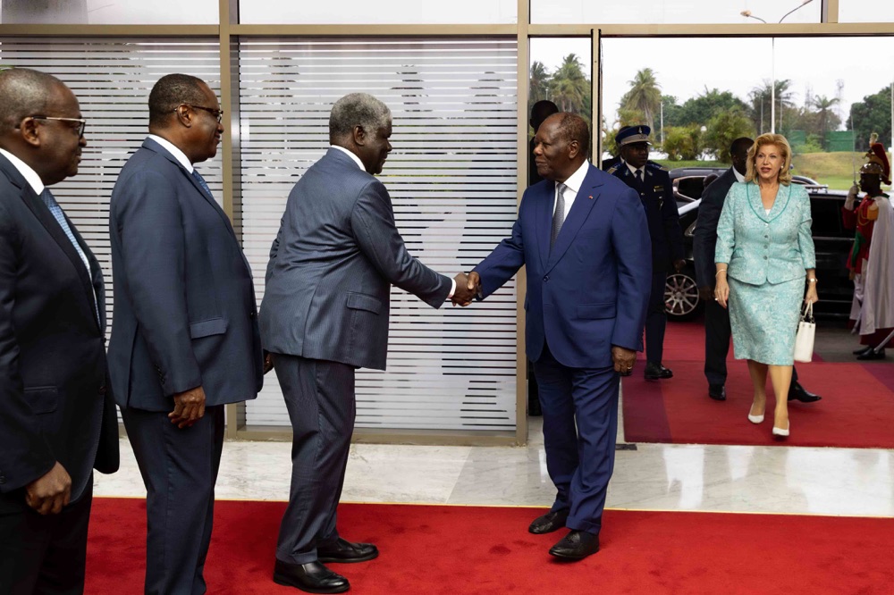 cote-d-ivoire-alassane-ouattara-a-regagne-abidjan-apres-un-sejour-en-coree_16mih00fraq