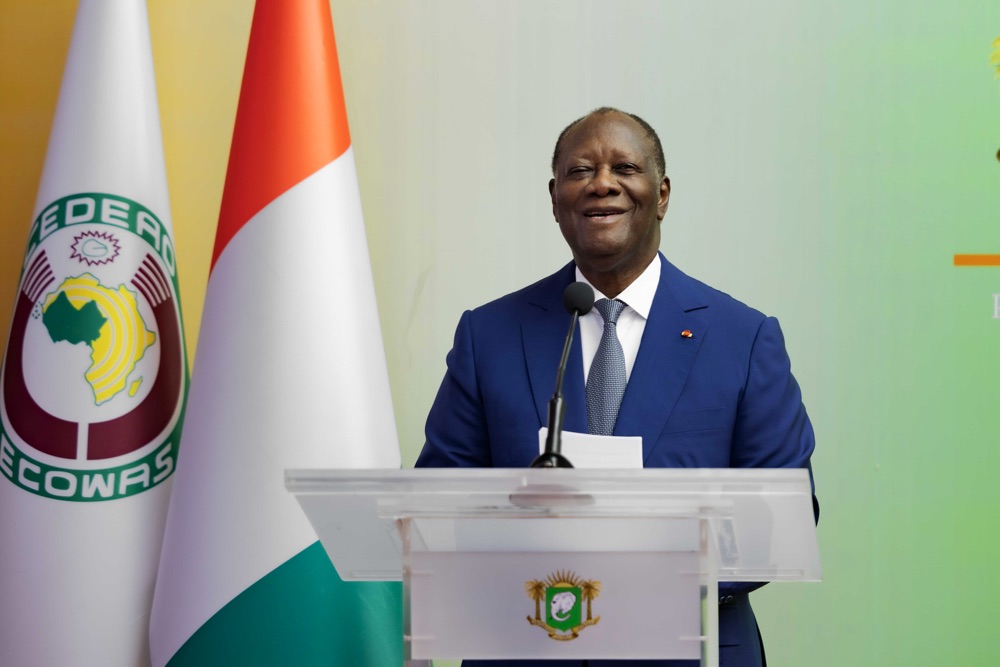 cote-d-ivoire-alassane-ouattara-a-regagne-abidjan-apres-un-sejour-en-coree_ovkttss1mo