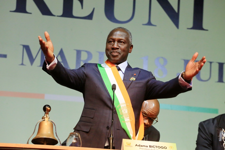 cote-divoire-le-parlement-ivoirien-reuni-en-congres-a-abidjan_m5z43o49xya