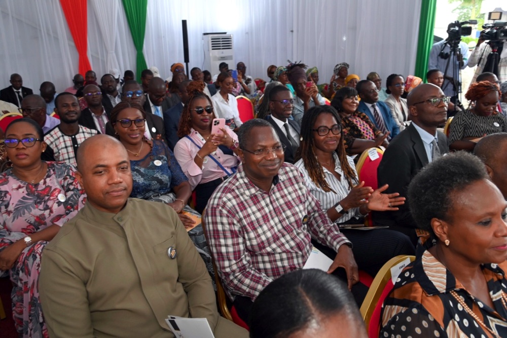 la-premiere-dame-dominique-ouattara-a-procede-a-l-inauguration-du-centre-de_7oztrq6bgeo