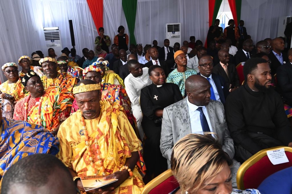 la-premiere-dame-dominique-ouattara-a-procede-a-l-inauguration-du-centre-de_8iuy8qxx90w