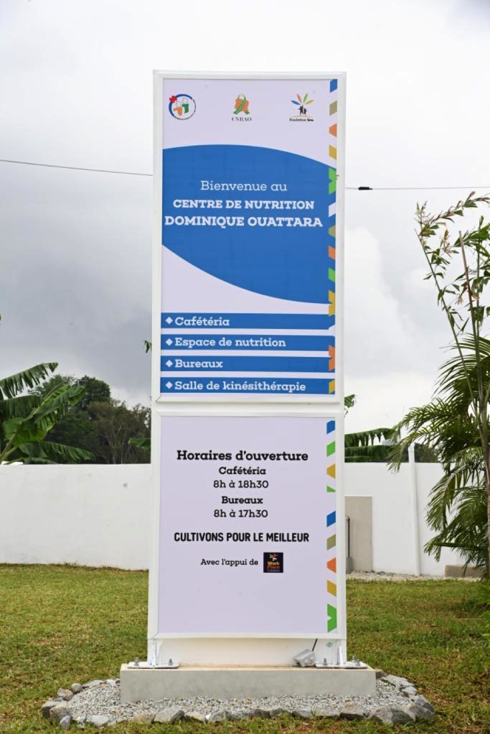 la-premiere-dame-dominique-ouattara-a-procede-a-l-inauguration-du-centre-de_fvwck6slu9t