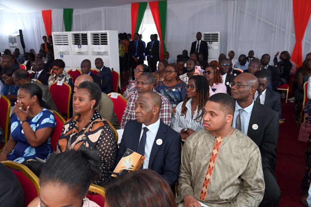 la-premiere-dame-dominique-ouattara-a-procede-a-l-inauguration-du-centre-de_gjsa1ol49bd