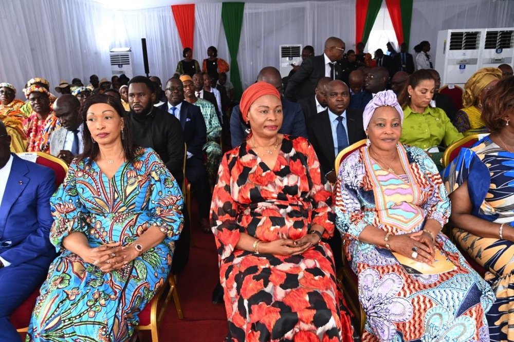 la-premiere-dame-dominique-ouattara-a-procede-a-l-inauguration-du-centre-de_h3nclodempu