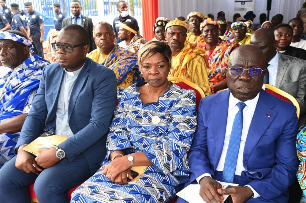 la-premiere-dame-dominique-ouattara-a-procede-a-l-inauguration-du-centre-de_m23975dw8pd
