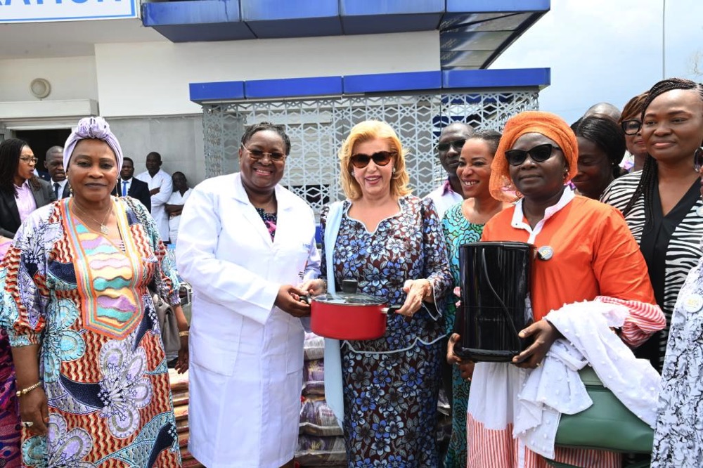 la-premiere-dame-dominique-ouattara-a-procede-a-l-inauguration-du-centre-de_q438zq7dx9