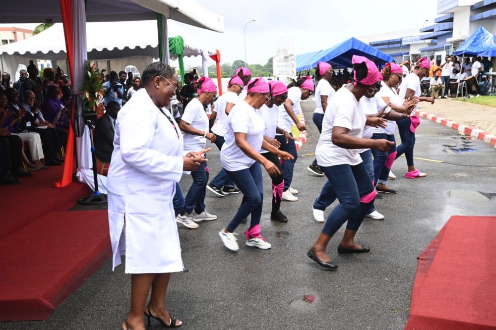la-premiere-dame-dominique-ouattara-a-procede-a-l-inauguration-du-centre-de_qerj4njdix