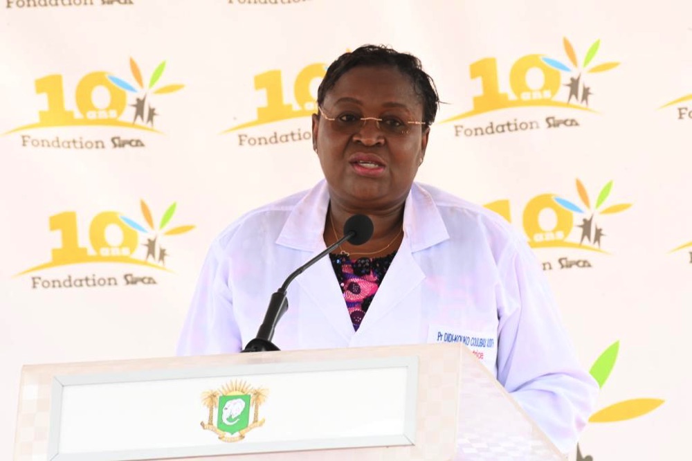 la-premiere-dame-dominique-ouattara-a-procede-a-l-inauguration-du-centre-de_qqph3t9pcw