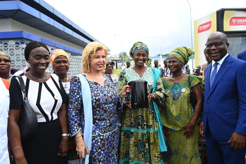 la-premiere-dame-dominique-ouattara-a-procede-a-l-inauguration-du-centre-de_rytooqsuesi