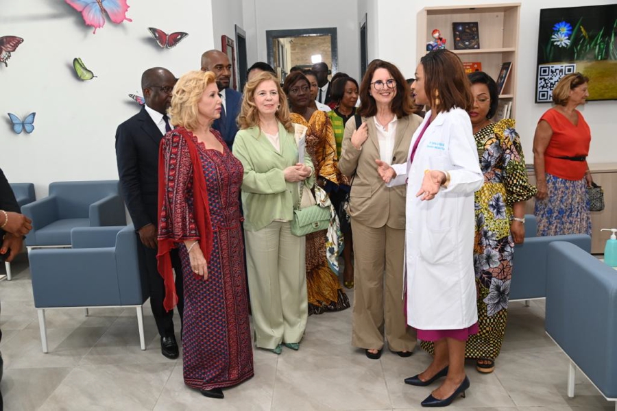 la-premiere-dame-inaugure-la-maison-de-vie-de-l-hopital-mere-enfant_dpyqyn2oz78