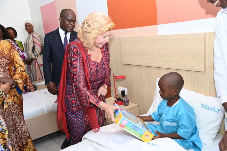 la-premiere-dame-inaugure-la-maison-de-vie-de-l-hopital-mere-enfant_fzndz7frl7q