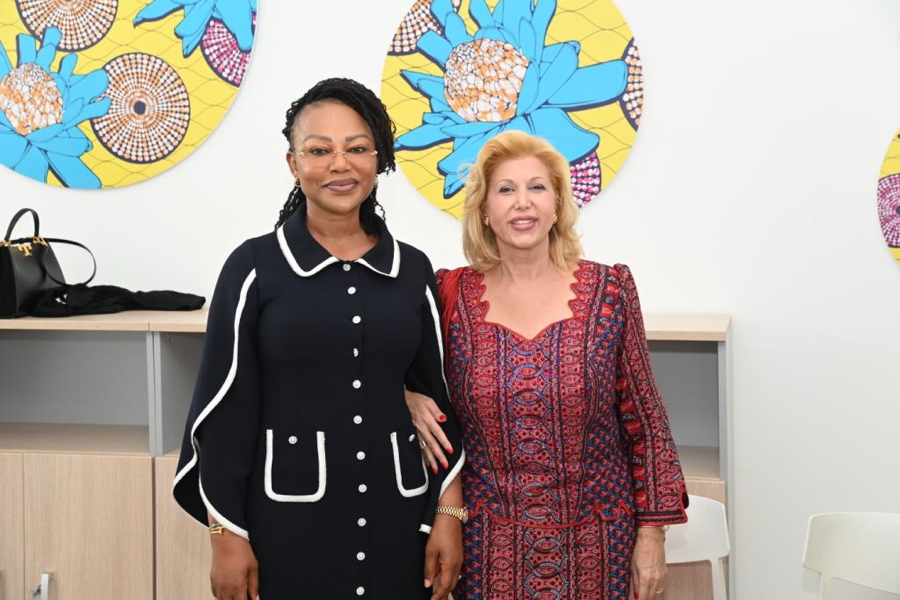 la-premiere-dame-inaugure-la-maison-de-vie-de-l-hopital-mere-enfant_gjdt3swju2