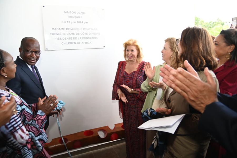 la-premiere-dame-inaugure-la-maison-de-vie-de-l-hopital-mere-enfant_gzph7j7lir8
