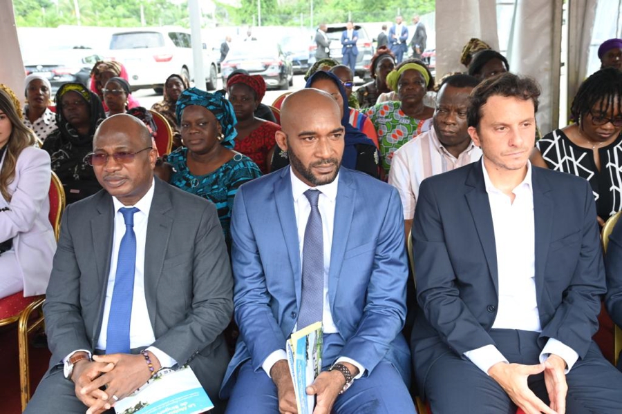 la-premiere-dame-inaugure-la-maison-de-vie-de-l-hopital-mere-enfant_hsx480jcag9