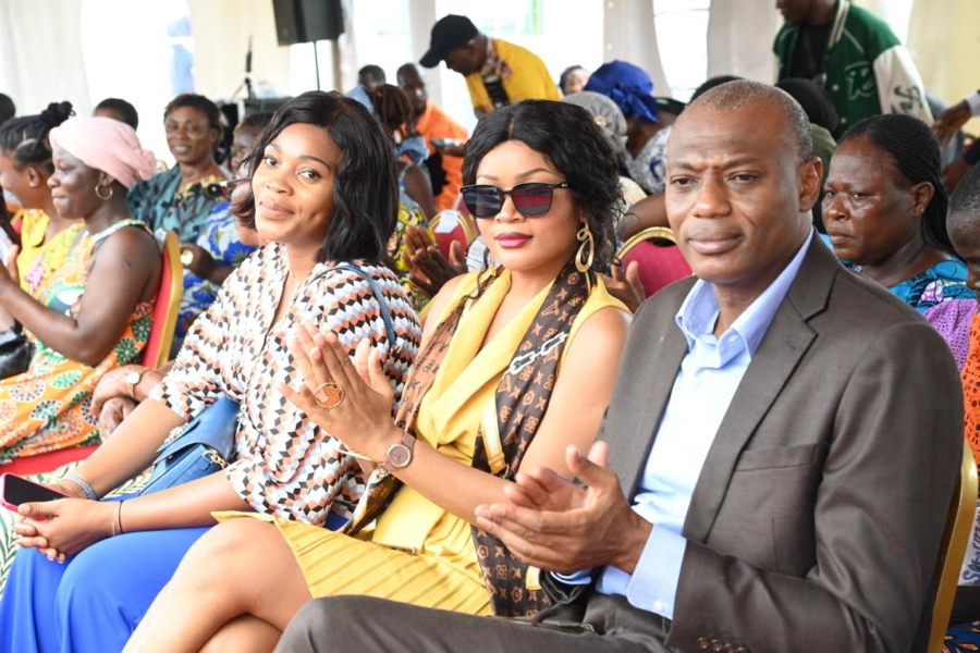 la-premiere-dame-inaugure-la-maison-de-vie-de-l-hopital-mere-enfant_s4ixe3h2qwh