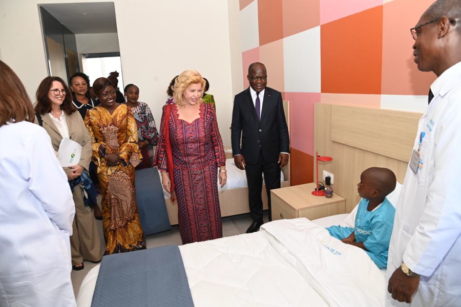 la-premiere-dame-inaugure-la-maison-de-vie-de-l-hopital-mere-enfant_uou2194htz
