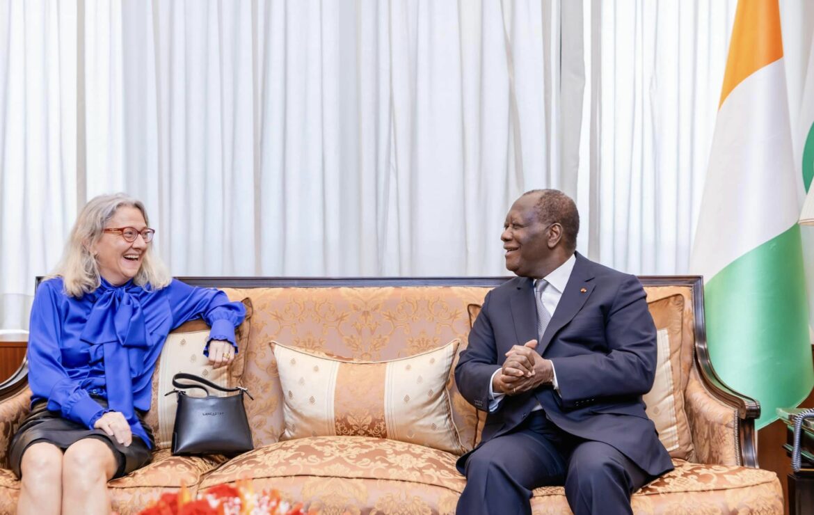 Le Chef de l’État a eu un entretien avec l’Ambassadeur de Suisse en Côte d’Ivoire, S.E.Mme Anne LUGON-MOULIN.