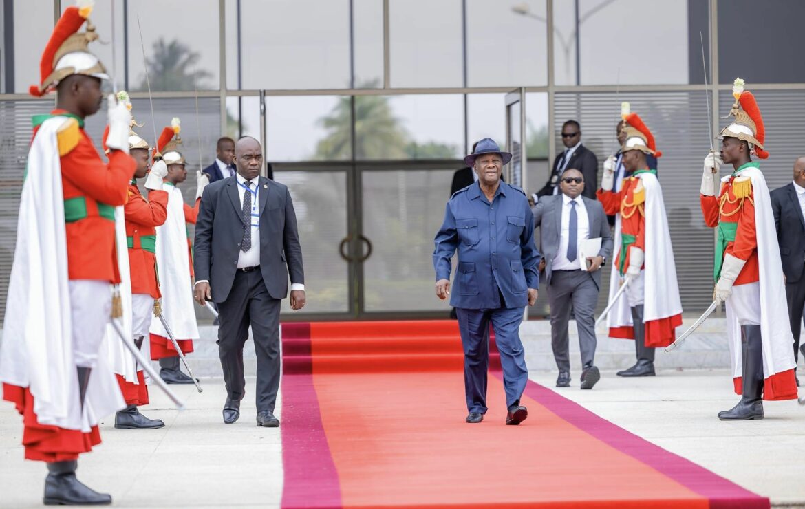 Alassane Ouattara a quitté Abidjan pour un séjour en France.
