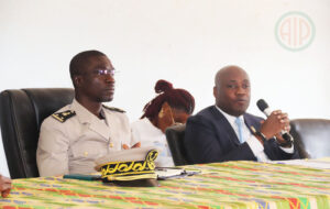 Le-sous-prefet-de-Didoko-et-Hire-a-gauche-venu-suivre-la-reunion-du-conseil-municipal-et-le-maire-de-Hire-Gilbart-Kacou-a-droite-02-07-24-300x190