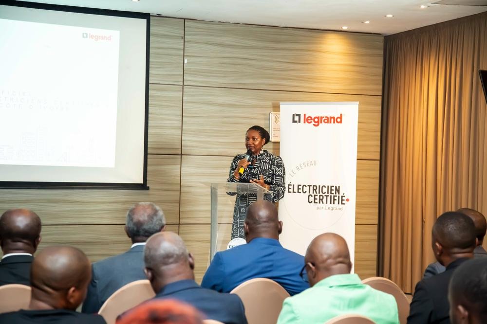 infrastructures-electriques-et-numeriques-du-batiment-le-groupe-legrand-lan_7lodjhqnbso