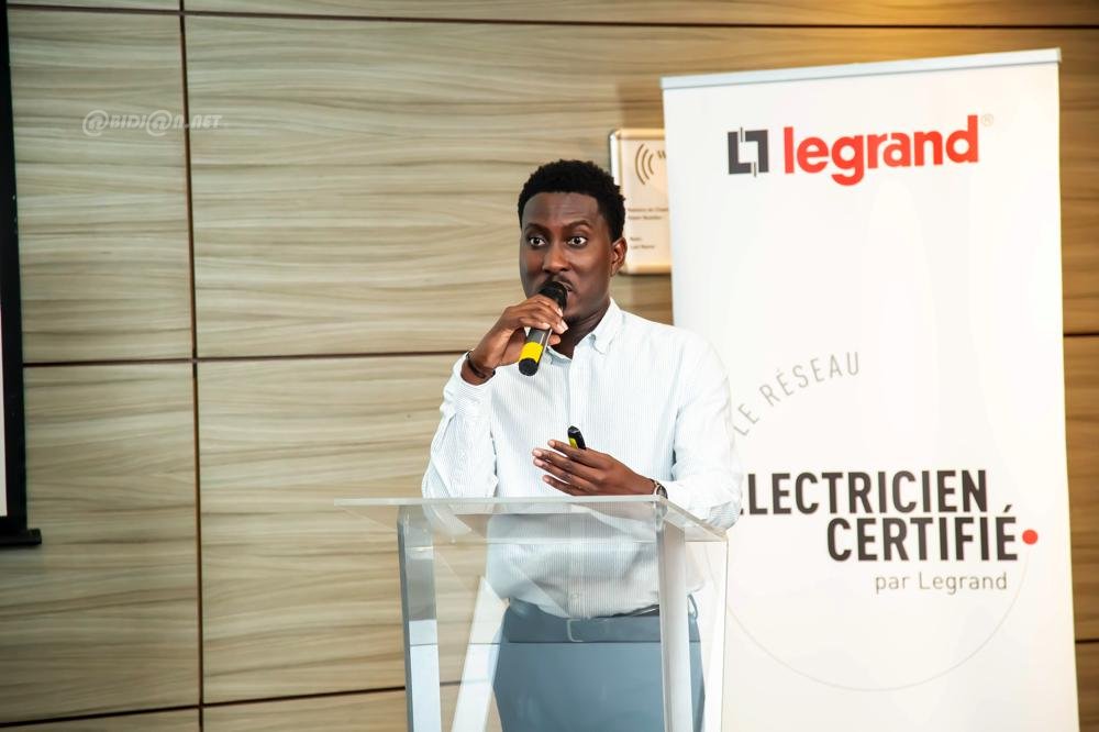 infrastructures-electriques-et-numeriques-du-batiment-le-groupe-legrand-lan_7mqs4hjf26