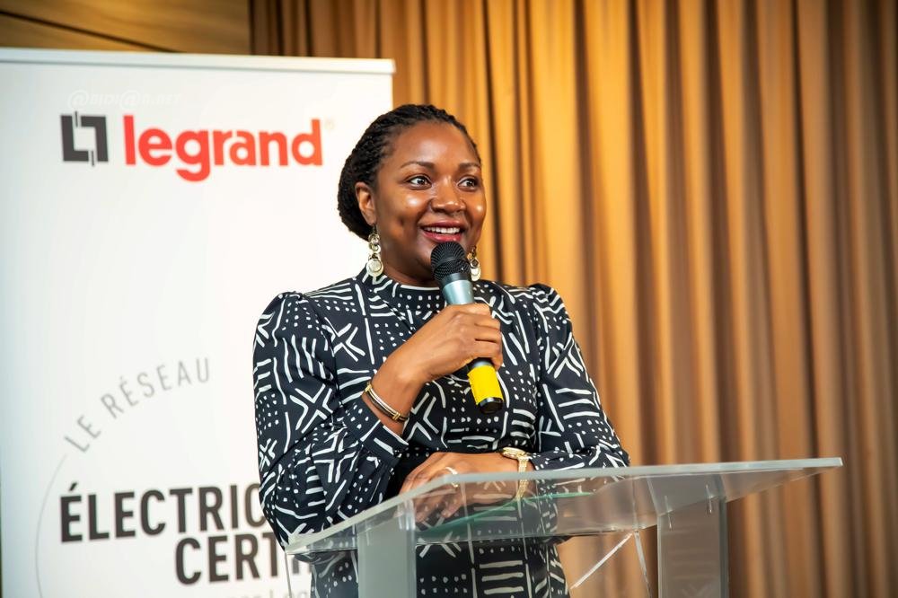infrastructures-electriques-et-numeriques-du-batiment-le-groupe-legrand-lan_bx7b6meu8rp