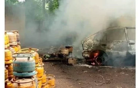 Drame à Toumodi : Deux hommes gravement brûlés lors d’un transvasement de gaz dans un taxi.