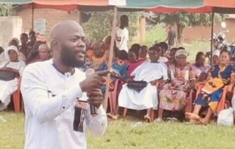Koua Justin accuse les maires pro-Ouattara de “distribuer frauduleusement des extraits de naissance aux étrangers”.