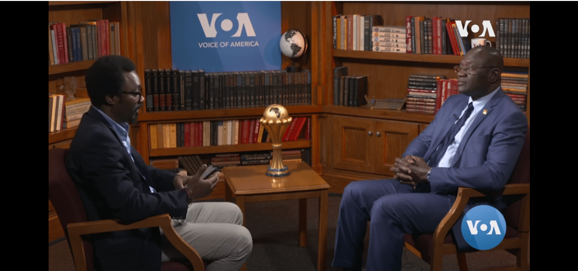Le trophée de la CAN fait escale chez VOA.