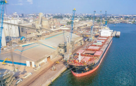 Économie : Un navire d’une capacité de 75 000 tonnes accoste au Port d’Abidjan (PAA)