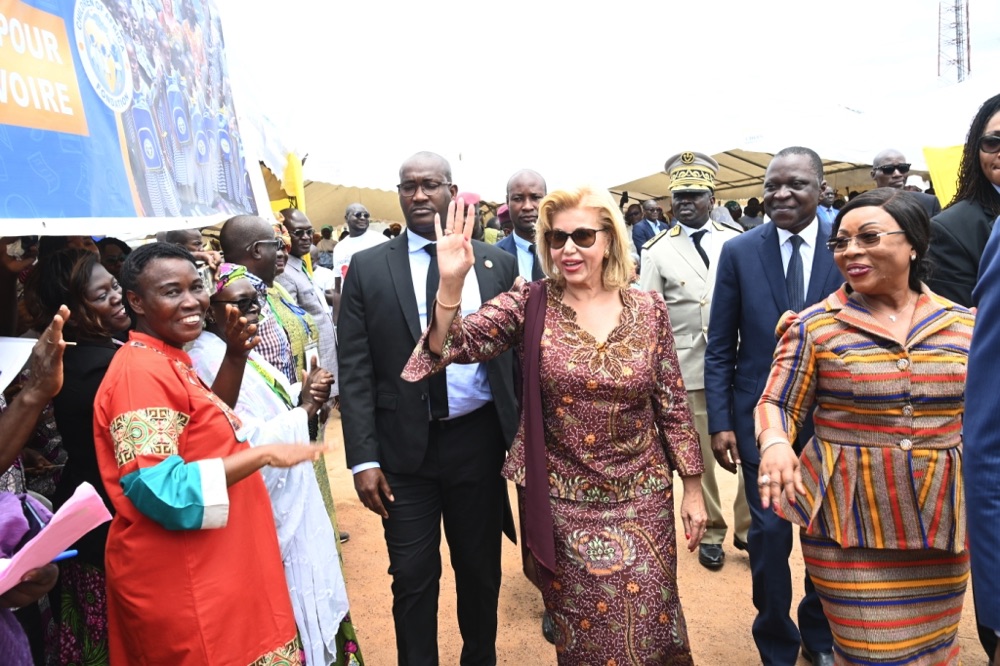 lancement-de-la-campagne-de-distribution-de-kits-scolaires-a-bouake_0pytba5auji