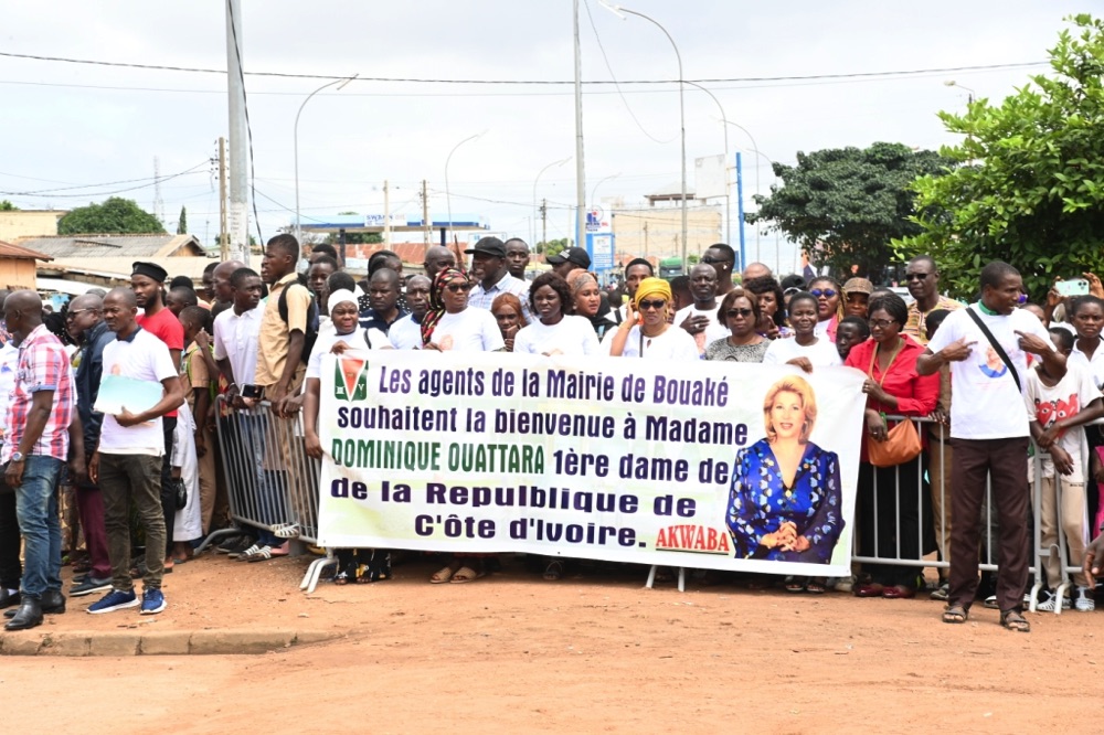 lancement-de-la-campagne-de-distribution-de-kits-scolaires-a-bouake_1x2duyvouhy