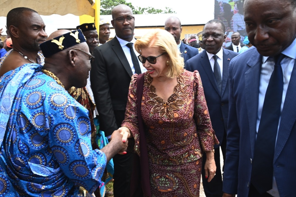 lancement-de-la-campagne-de-distribution-de-kits-scolaires-a-bouake_b3d5txpc0i