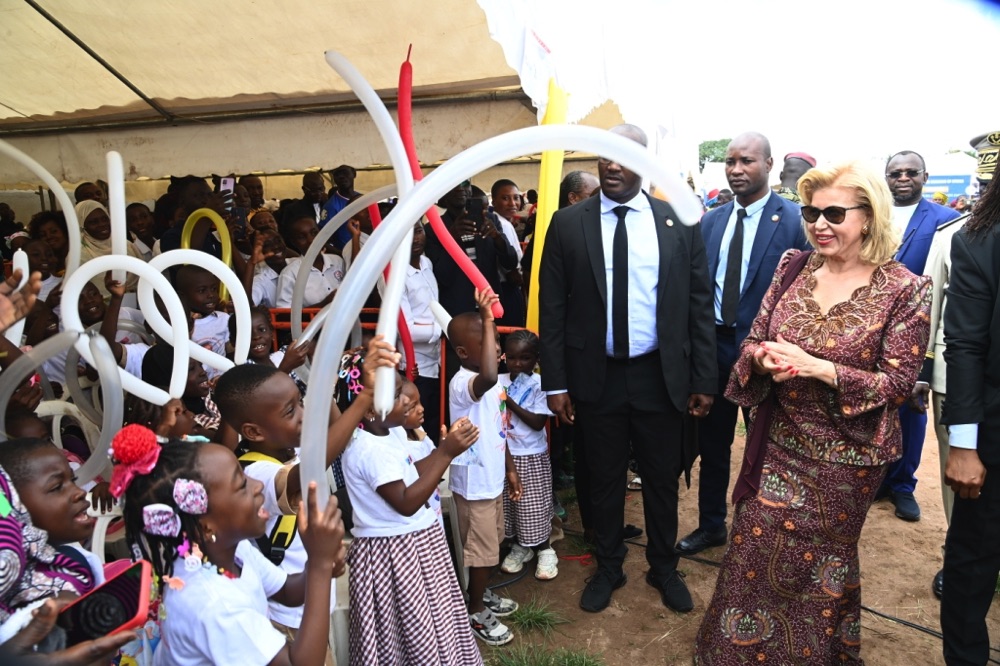 lancement-de-la-campagne-de-distribution-de-kits-scolaires-a-bouake_k6egljq02zl