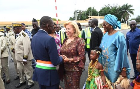 Madame Dominique Ouattara, Présidente de la Fondation Children Of Africa, lors du lancement de la campagne de distribution de 15.000 kits scolaires : « L’éducation de nos enfants est une mission qui concerne chacun d’entre nous ».