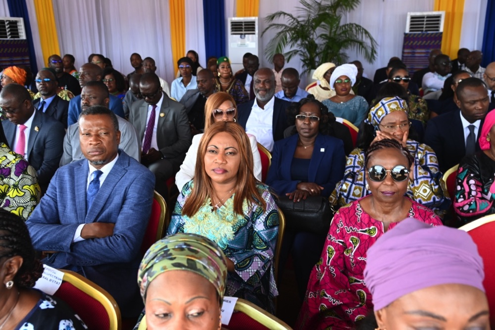 lancement-de-la-campagne-de-distribution-de-kits-scolaires-a-bouake_mz0eo6je7q