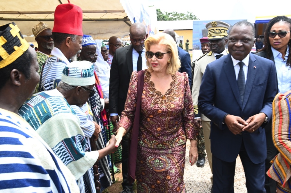lancement-de-la-campagne-de-distribution-de-kits-scolaires-a-bouake_vabbloytgj