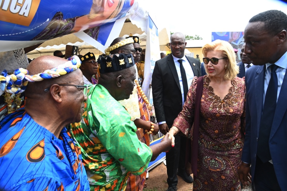 lancement-de-la-campagne-de-distribution-de-kits-scolaires-a-bouake_w0izgmkvnwk